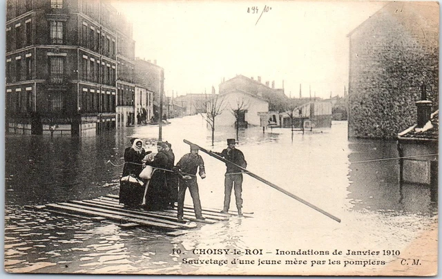 94 CHOISY LE ROI - un coin de la ville pendant la crue de 1910