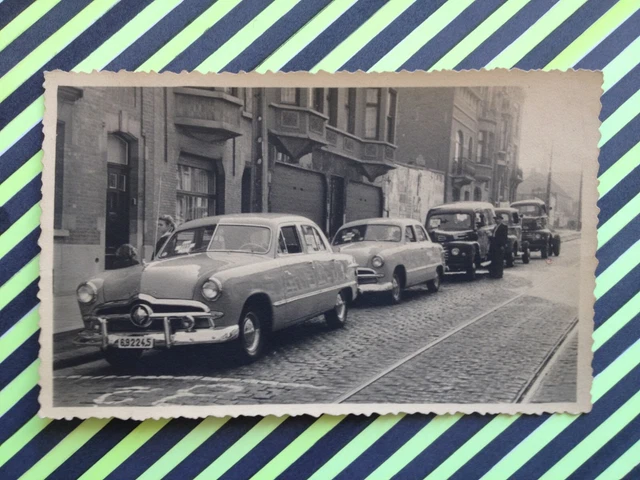 Carte Photo vers 1950 BELGIQUE ?  AUTOMOBILE VOITURE CAR CARRIAGE à identifier