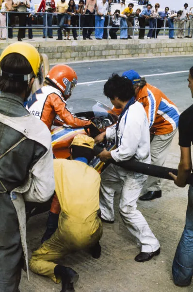 John Newbold, Suzuki, is refuelled in the pits Motorcycle 1975 Old Photo 3