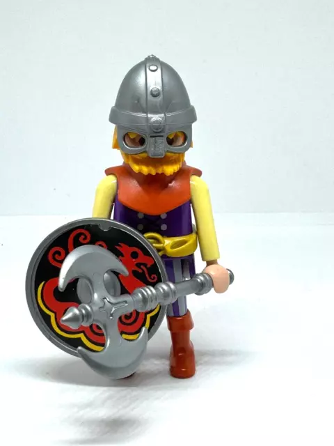 Playmobil chevalier avec hache et bouclier