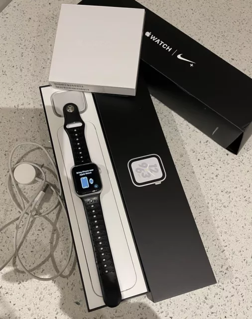 Apple Watch Nike Series 5 (GPS) with Nike Sport Band Open Box 40mm