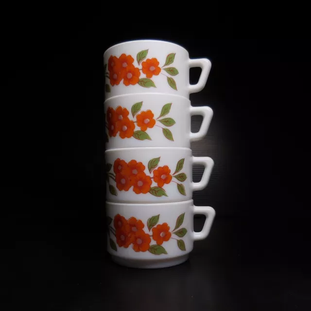 N9832 Arcopal France 4 tasses café verre opalin blanc fleur style art nouveau
