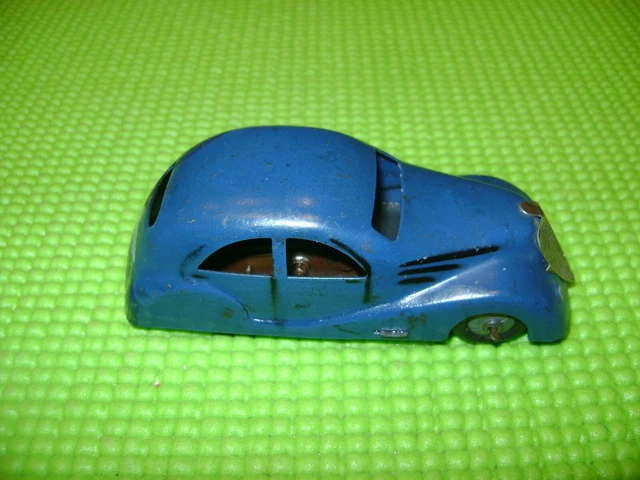 CIJ Renault Cabriolet Viva Grand Sport 1939 – Modèle Réduit En Tôle 23cm + 3 Figurines