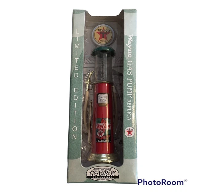 GearBox Toys Collectibles Die Cast 1930's Gas Pump Texaco Sky Chief Wayne 1997.