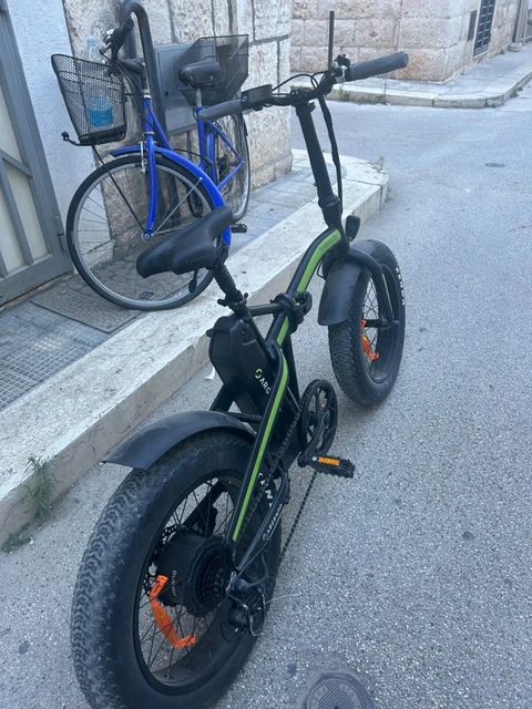 BICICLETTA ELETTRICA PIEGHEVOLE usata completa di caricatore e doppia