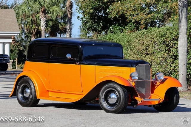 1932 Ford Vicky Vicky Street-Rod (Heritage Glass) / 5.7L 350 V8 / A/C