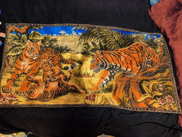 Tapisserie Murale Vintage Années 70 – Famille De Tigres Velours Tissé 39x20 Cm – Liban