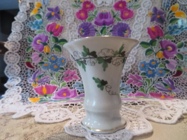 VINTAGE HEREND HAND PAINTED PORCELAIN Bud VASE 2 3/4"