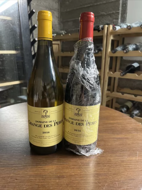 Deux bouteilles Domaine de la Grange des Pères 2016 en blanc et en rouge