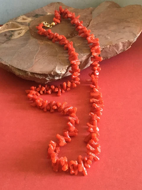 Collier Vintage En Perles Et Tiges De Corail Rouge - 27 Grammes, Pièce Unique