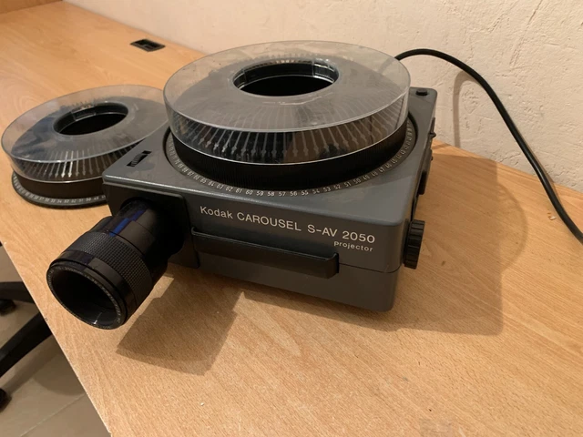 Kodak Carousel S Projecteur de Diapositives + un panier-carrousel de