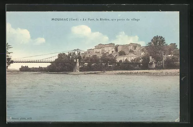 CPA Moussac, Le Pont, la Riviere, une partie du village