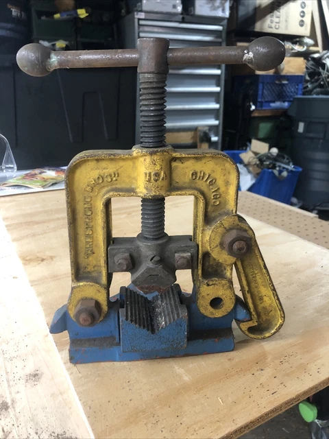 Vintage Armstrong Pipe Vise/Clamp Cast Iron No.71 Chicago USA Used