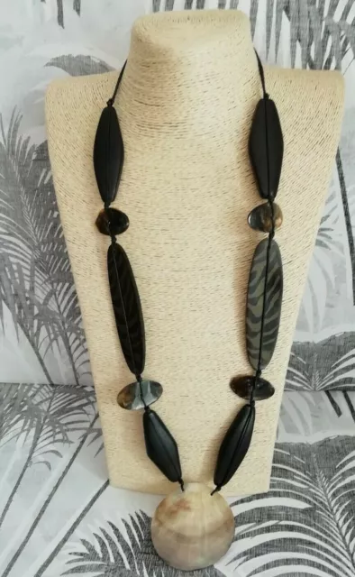 Artsy necklace deals