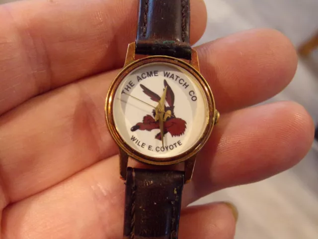 WOMEN'S WILE E COYOTE Watch From LOONEY TUNES - Runs - New Battery $14.