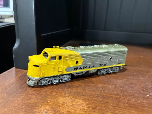 HO Scale Bachmann Santa Fe ATSF F7A diesel locomotive 307 yellow