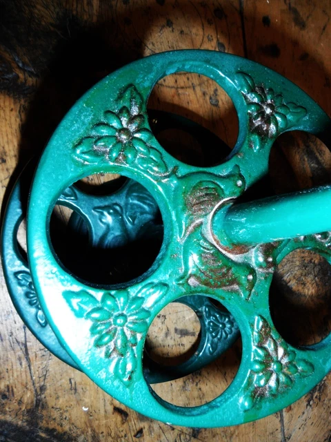 Ancienne porte d'entrée avec grille en fonte