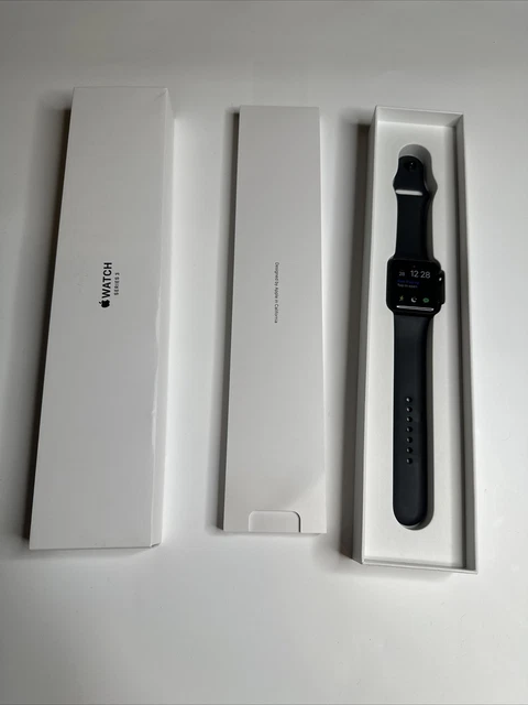 Apple Watch Series 42 Mm Space Gray Aluminum With Black Sport Band