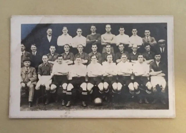 Fulham Team Trade Card by "Chums" 1922. Series Football Teams Card No. 17
