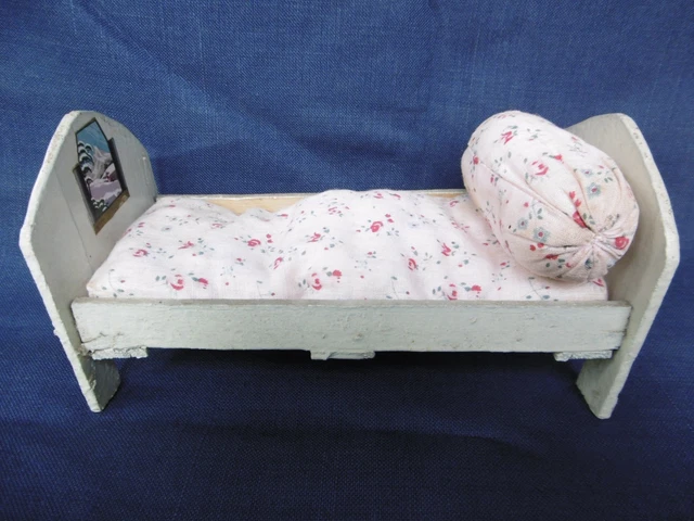 Lit Ancien En Bambou Pour Poupée – Avec Son Petit Matelas