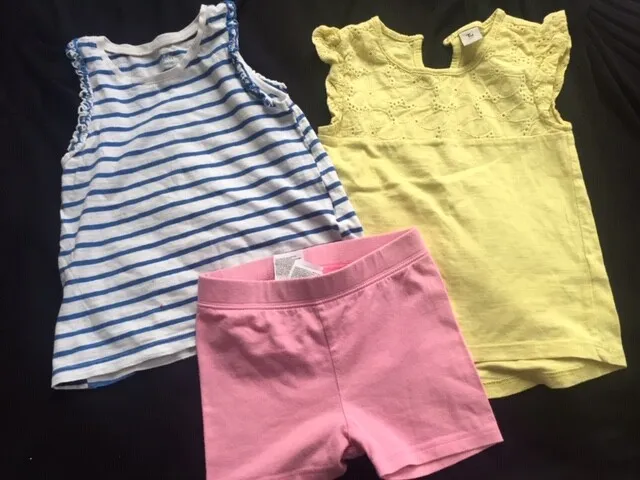 3 x girls summer  shorts and t shirt bundle age 2-3 including GAP