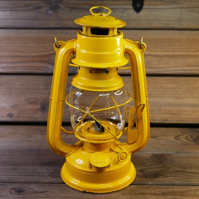 ALTE / ANTIKE EVER BRIGHT BRAND 206 kleine gelbe Petroleumlampe MADE IN