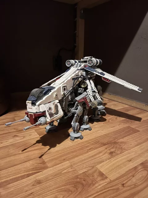 Star Wars: Republic Dropship with AT-OT Walker (10195)