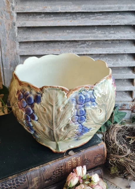Grand Vase Ancien En Barbotine, Grappe De Raisin, Signé, Lampe De Chevet ?