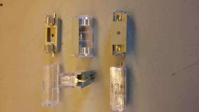 lot de 5 porte fusibles 6X30 pour circuit intégré neufs avec protection. 10A max