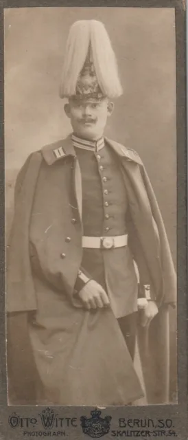 Foto Preußen 1.Garde Offizier Pickelhaube mit weißen Paradebusch CDV Photo 1WK