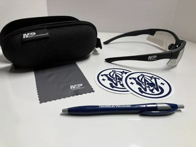 Smith & Wesson Shooting glasses + promo items