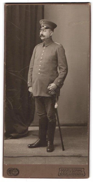 Fotografie Karl Wahl, Berlin-Schöneberg, Hauptstr. 156, Offizier in Uniform mit