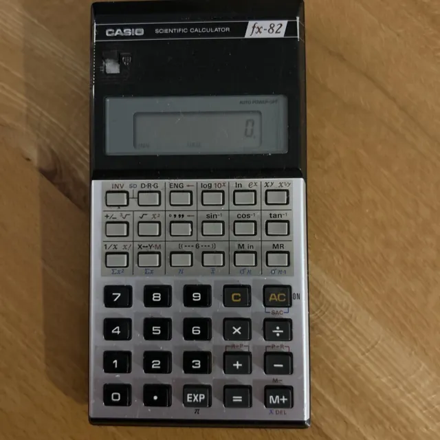 Ancienne calculatrice scientifique CASIO FX - 82 Vintage - Fonctionne