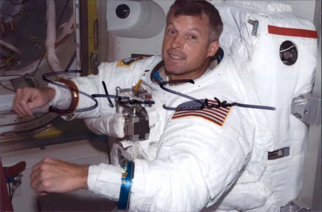 Steven Swanson Signed 4x6 Photo NASA Space Shuttle Astronaut Autograph Auto
