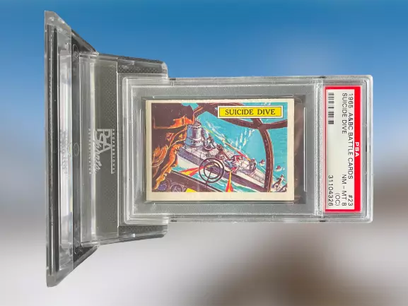 1965 A&BC Battle Cards SUICIDE DIVE #23 NM-MINT 8(OC) - Vintage garno PSA