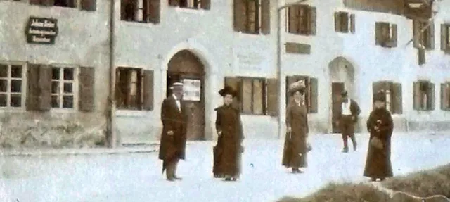 1912 Mittenwald feine Leute in menschenleerer Innsbrucker Straße  Foto 2