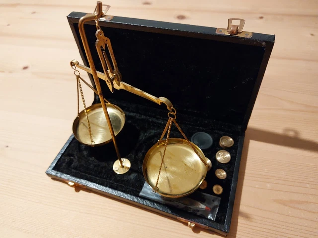 nostalgische Apothekerwaage Goldwaage Waage mit 13 Gewichte von 5mg - 20g