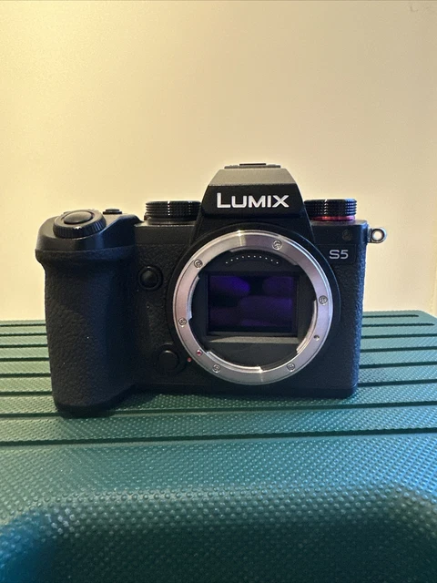 Panasonic LUMIX S5 24,2 MP Appareil Photo Hybride (Boîtier Nu)