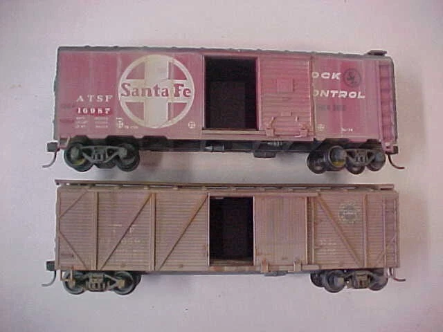 Athearn Santa Fe Ho Scale Box Car #16987 Red Sliding Doors Weathered & SP BOX