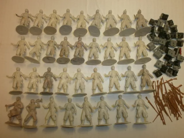 Konvolut alte 35 Merten Kunststoff Figuren Rohlinge Marschzug Zuaven zu 4cm