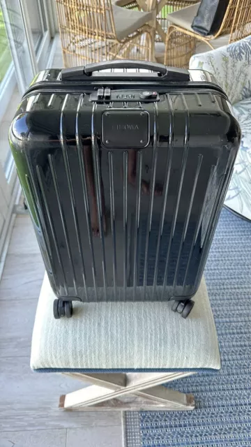 RIMOWA 22” Essential Lite Cabin Suitcase Black Unused
