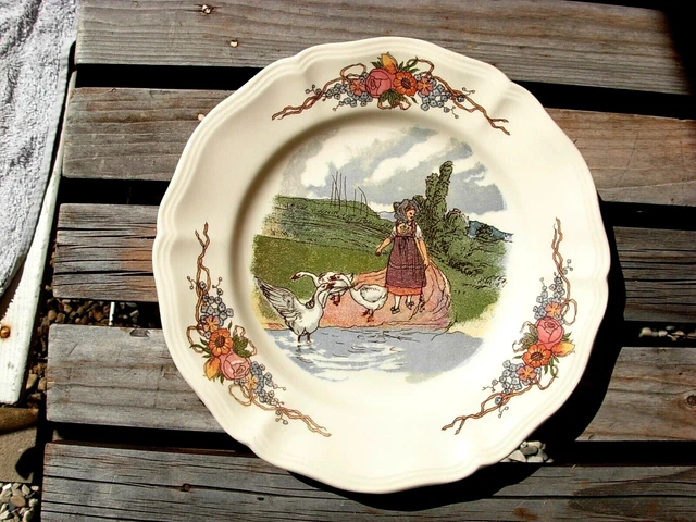 BELLE ASSIETTE PLATE  ANCIENNE D OBERNAI SARREGUEMINES FRANCE décor ALSACIEN..