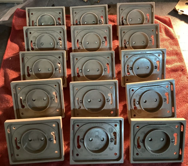 Lot De 4 Prises Vintage ARNOULD Europa - Sans Terre, 35x72 Mm, Micro-rayures - Pour Installation Rétro Ou Déco