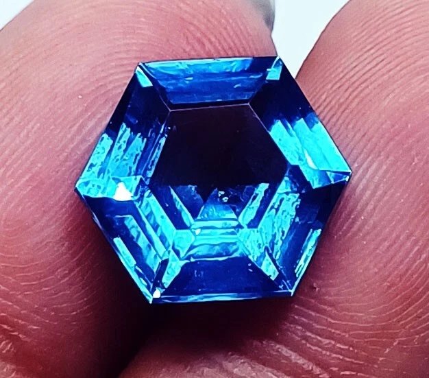 Topaze Bleu Naturel De 77 Carats - Forme Coussin - Certifiée AGL - Non Traitée - Brésil
