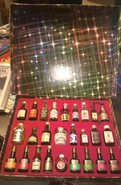 Lotto/Stock/Vini/Whisky/Liquore"COLLEZIONE SCATOLA 26 BOTTIGLIE MIGNON"Anni 70