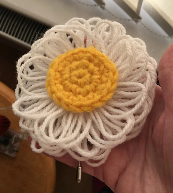 Giant Daisy brooch pin, flower loom brooch