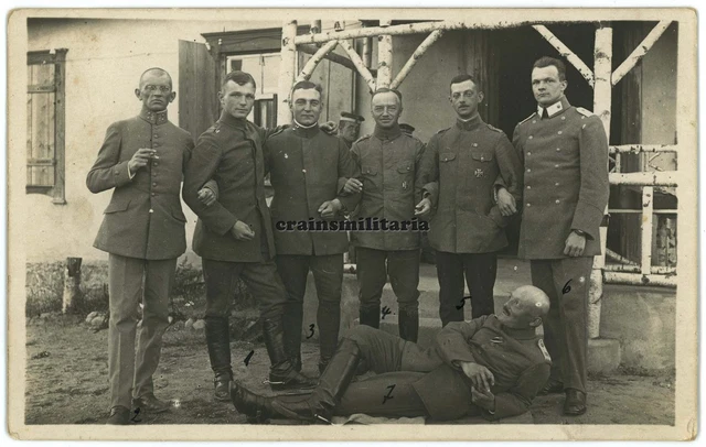 Orig. Foto AK Portrait Offiziere I.R.332 Arzt Adjudant Orden in Lettland 1917