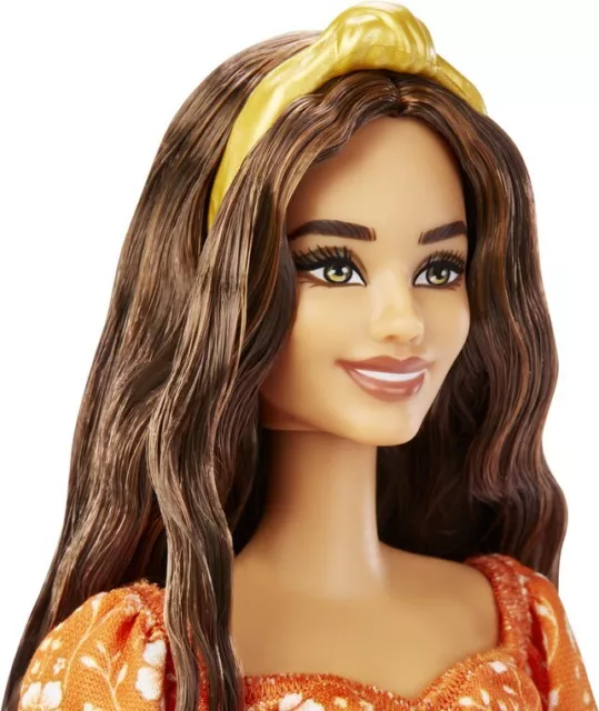 Barbie Poupée Long Ondulé Brunette Cheveux Serre Tête Orange Fleur Imprimé Décor