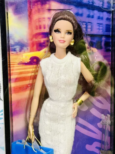 The Barbie Look City Shopper Barbie Collector Brunette 2012 Mattel X9196 Fashion