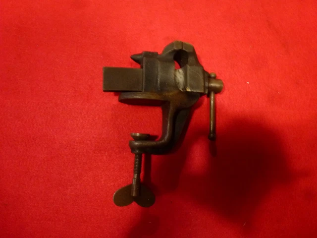 Étau à Mouches D.H. Thompson En Fonte Pour Droitier, Ancien Modèle B (USA)